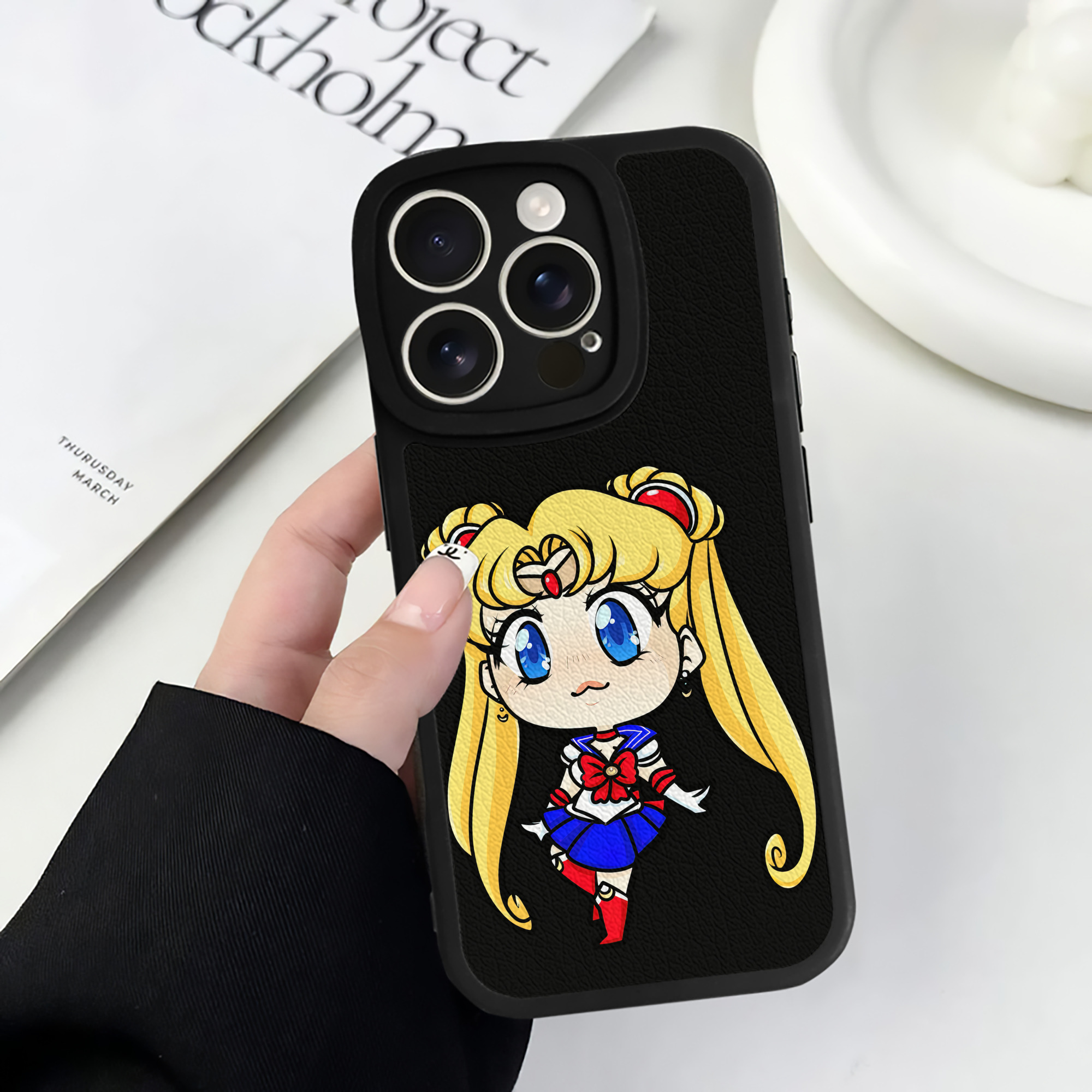 （画像用） 美少女戦士セーラームーン 月野 うさぎ つきの うさぎ Sailor Moon Tsukino Usagi 【iPhone 16シリーズ対応】シリコンスマホケース（レザー調） 材質：シリコン